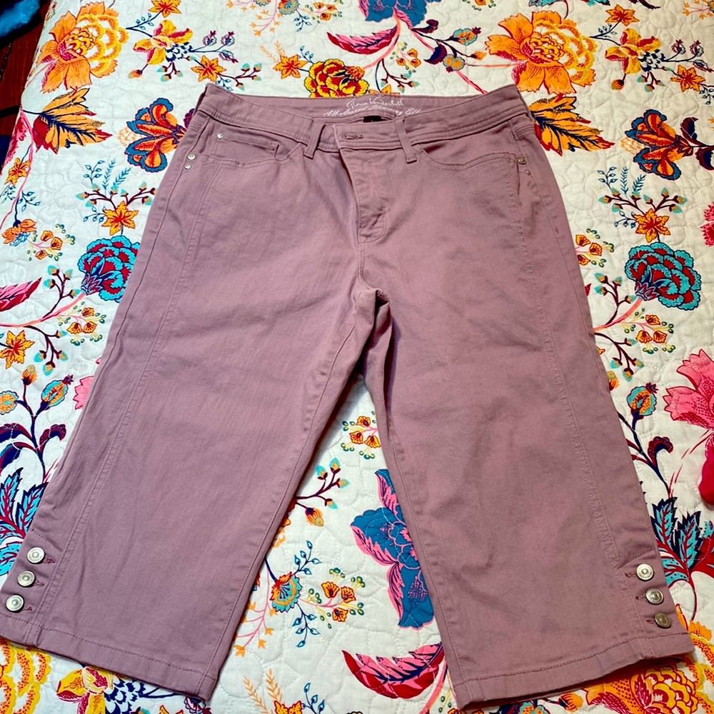 Gloria Vanderbilt, all around slimming effect capri jeans